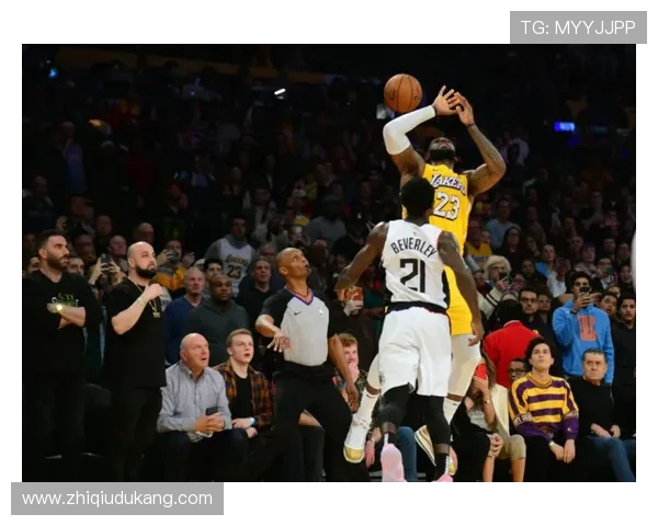 贝弗利怒批总决赛遇冷：詹杜库缺席暴露联盟 星荒重症